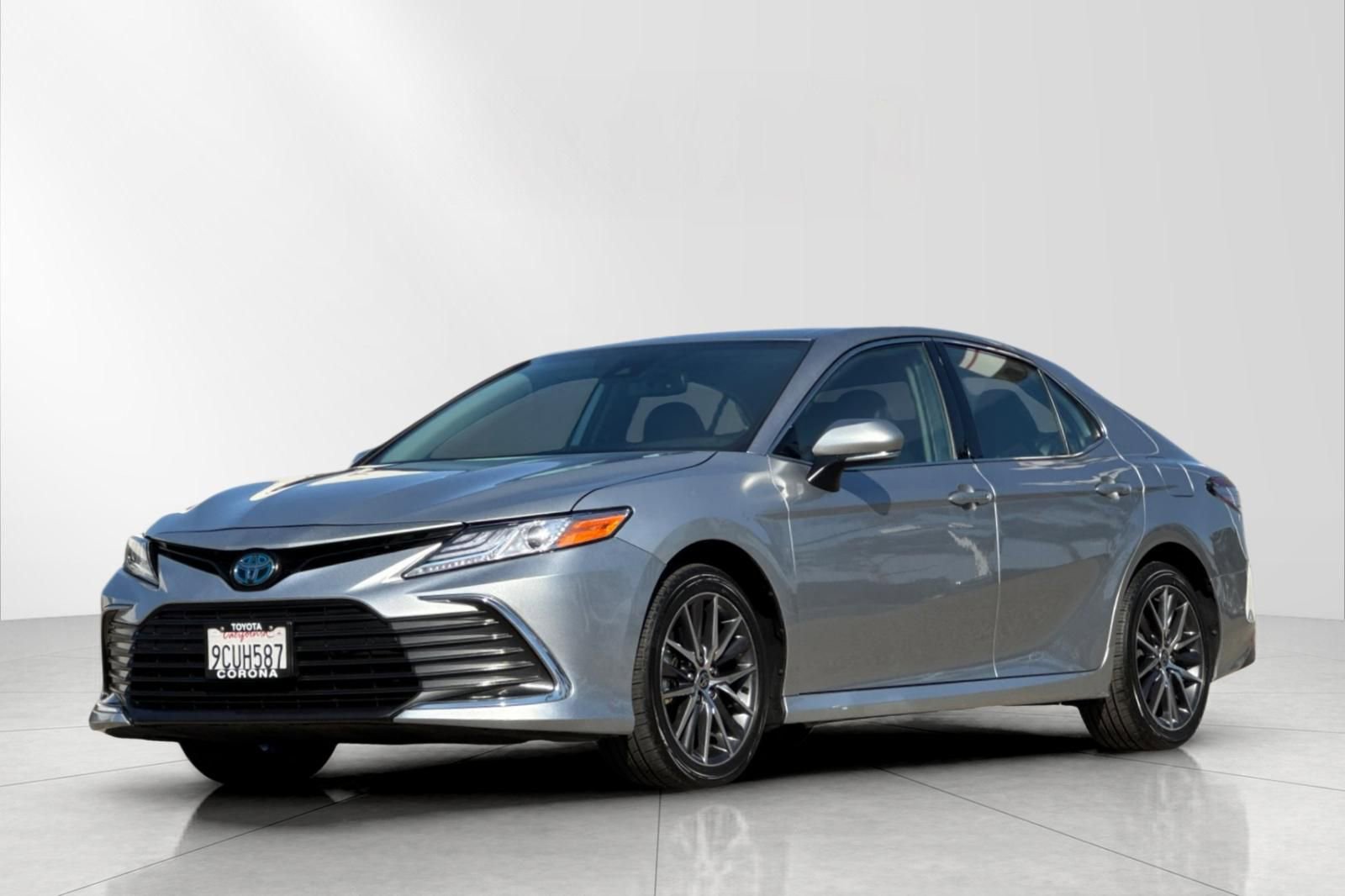 Used 2023 Toyota Camry XLE image 7