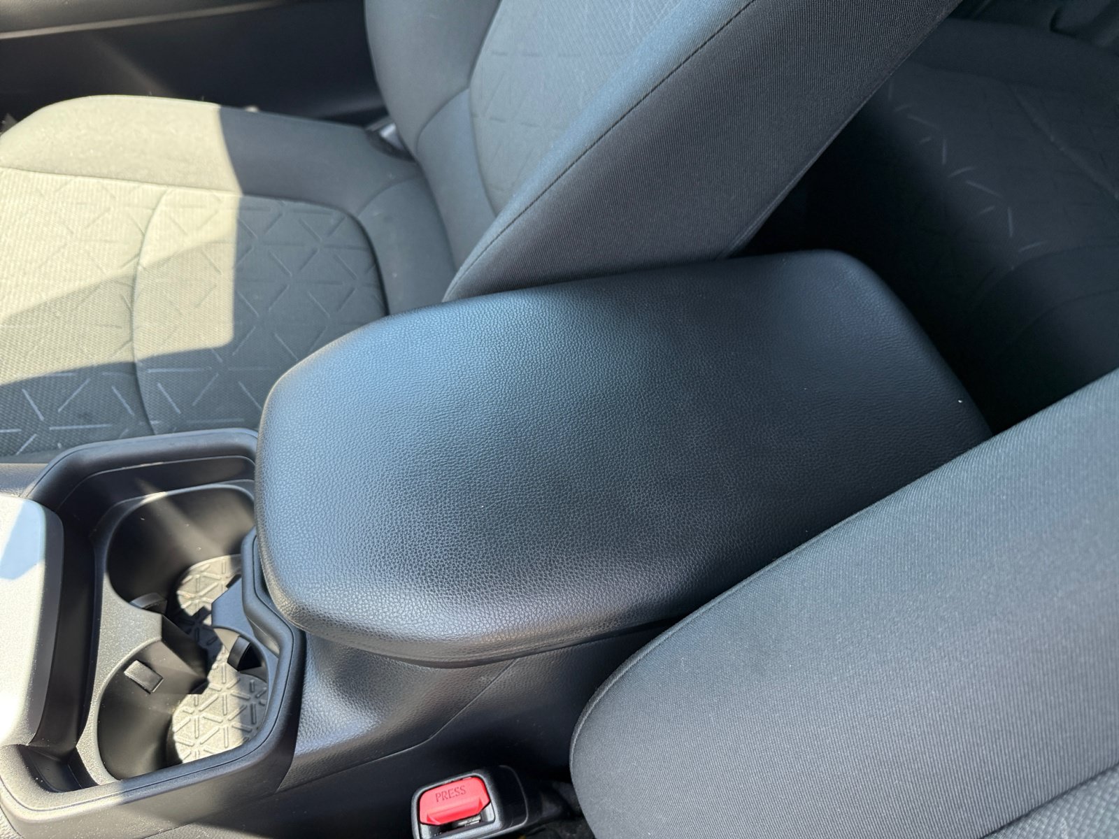 Used 2021 Toyota RAV4 XLE w/ Convenience Package FWD image 14