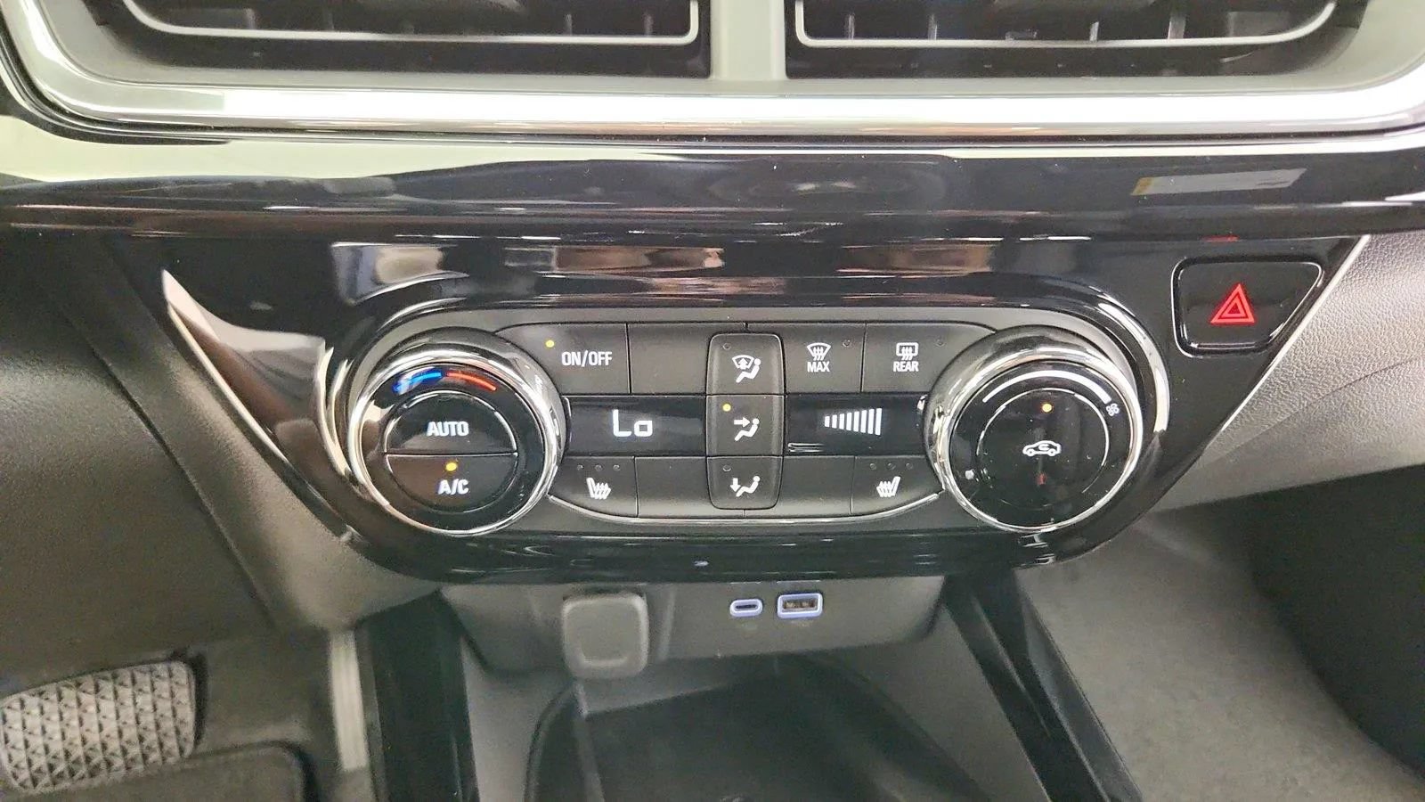 New 2026 Chevrolet Trax RS w/ Sunroof Package FWD image 19