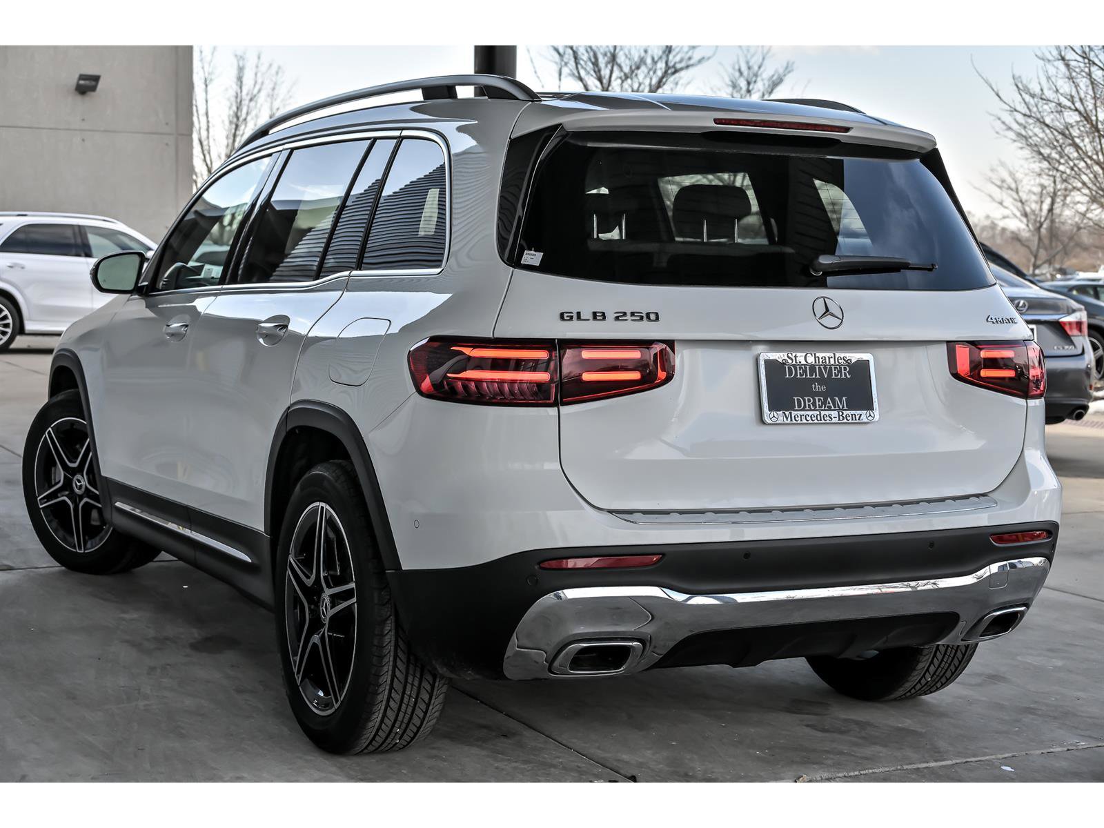 New 2026 Mercedes-Benz GLB 250 4MATIC image 4