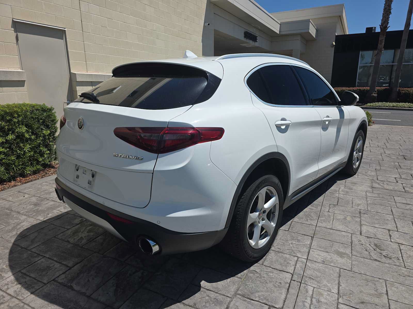 Used 2019 Alfa Romeo Stelvio AWD image 3