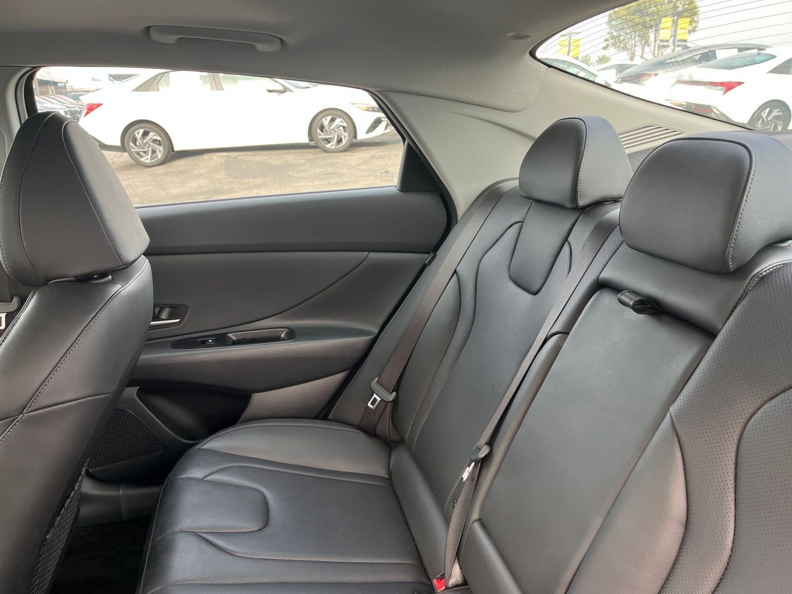 Used 2025 Hyundai Elantra Limited image 40