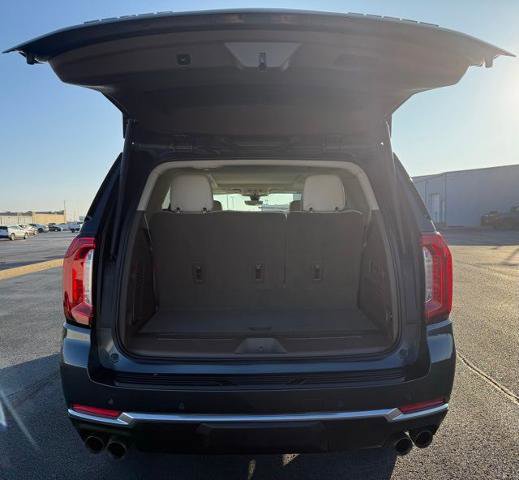 Used 2021 GMC Yukon Denali w/ Denali Premium Package RWD image 7