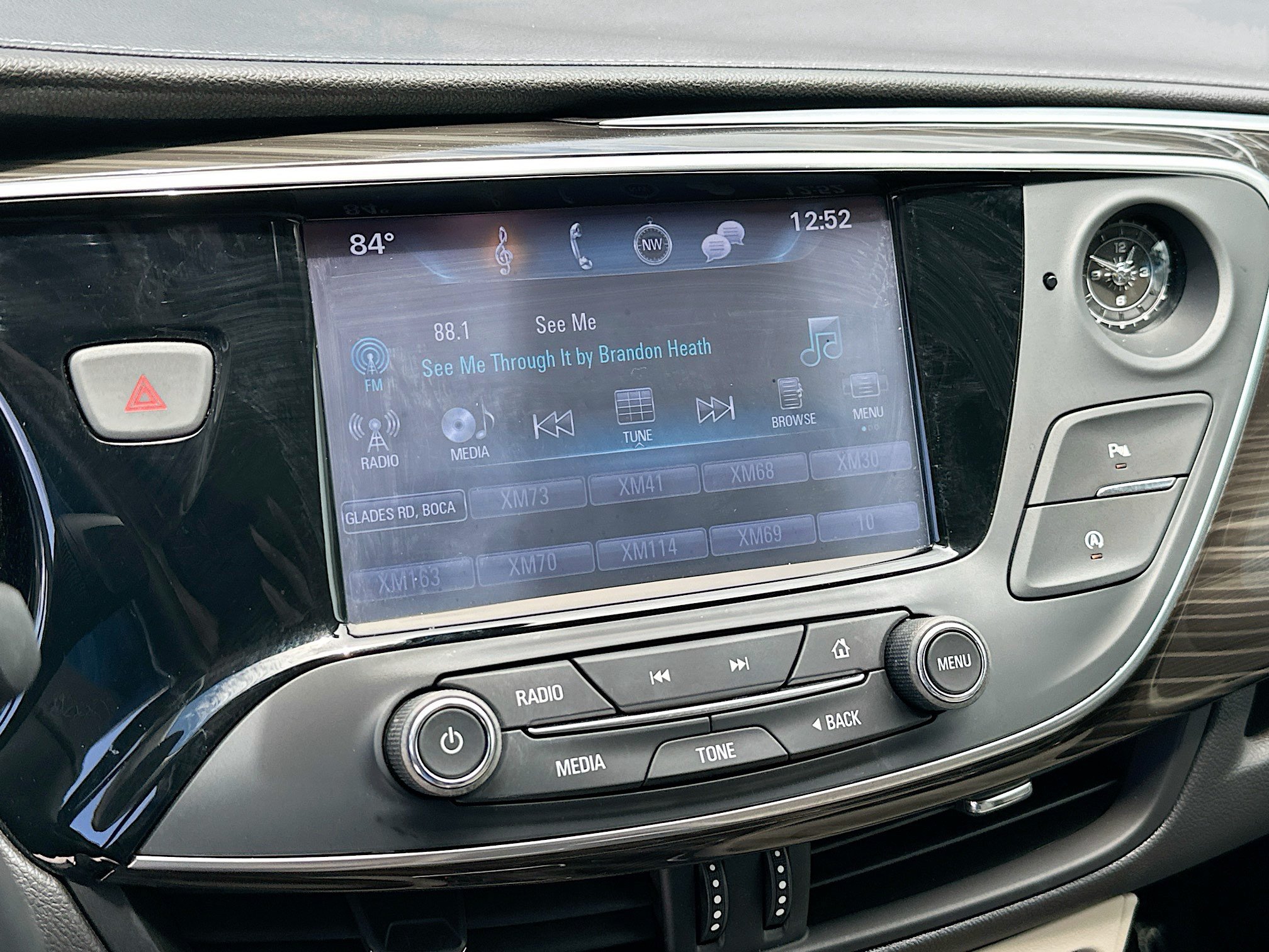 Used 2020 Buick Envision Essence w/ Experience Buick Package FWD image 12