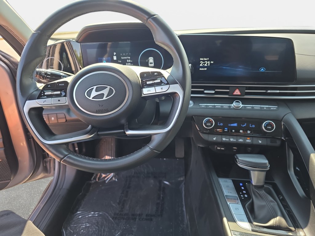 Used 2024 Hyundai Elantra Limited FWD image 13