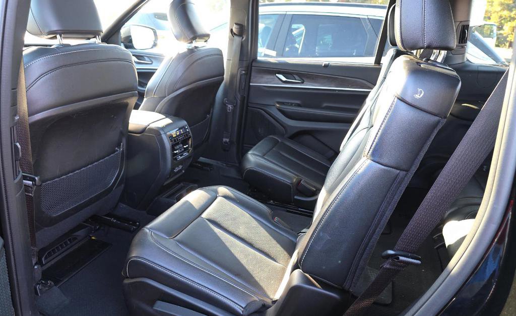 Used 2024 Jeep Grand Cherokee L Limited w/ Luxury Tech Group II image 9