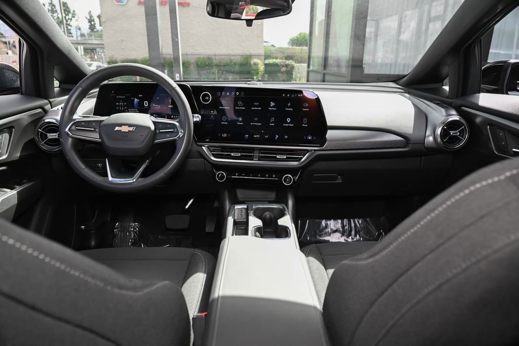 Used 2026 Chevrolet Equinox EV LT w/ LPO, Blackout Package FWD image 18