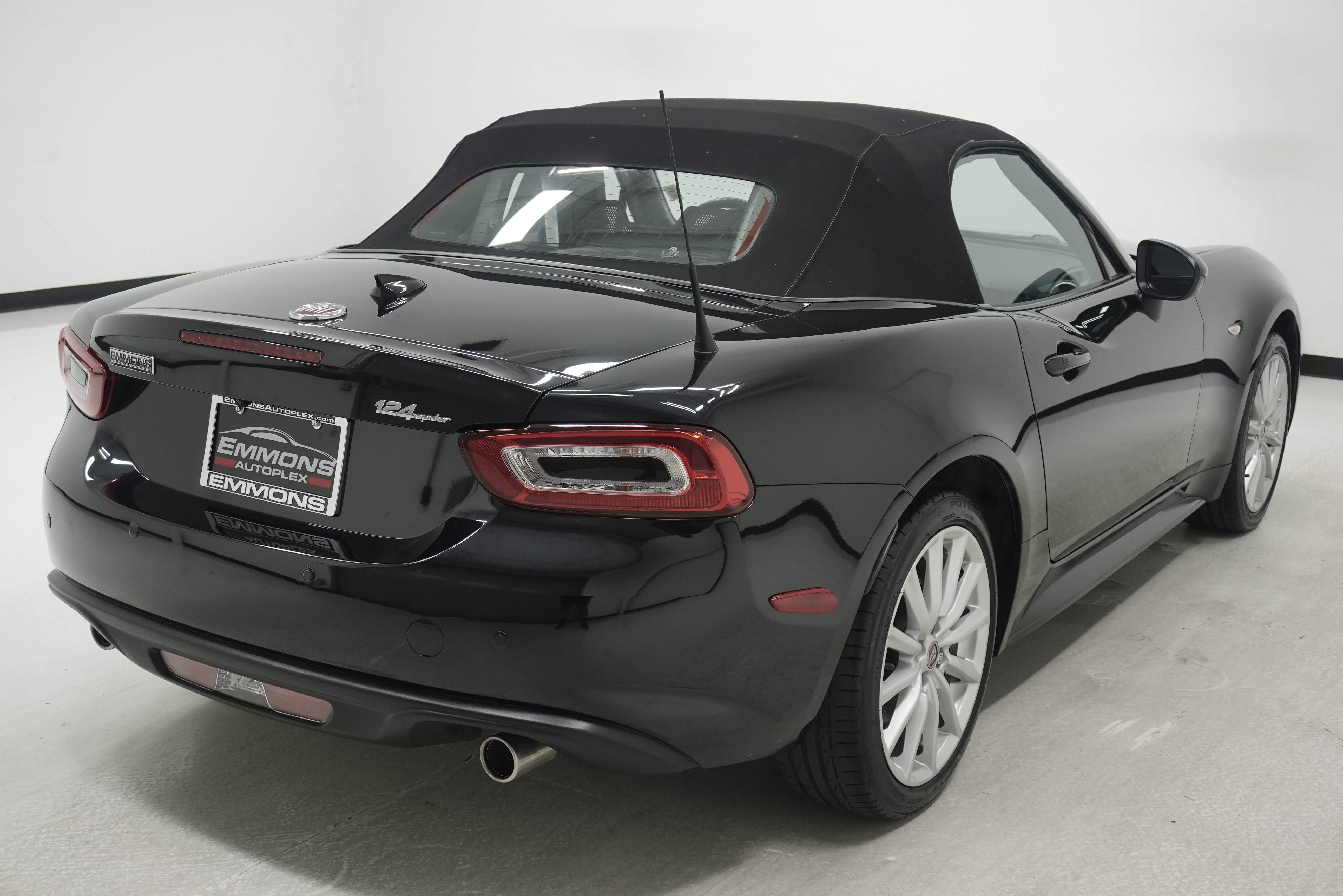 Used 2020 FIAT 124 Spider Lusso w/ Convenience Group RWD image 4