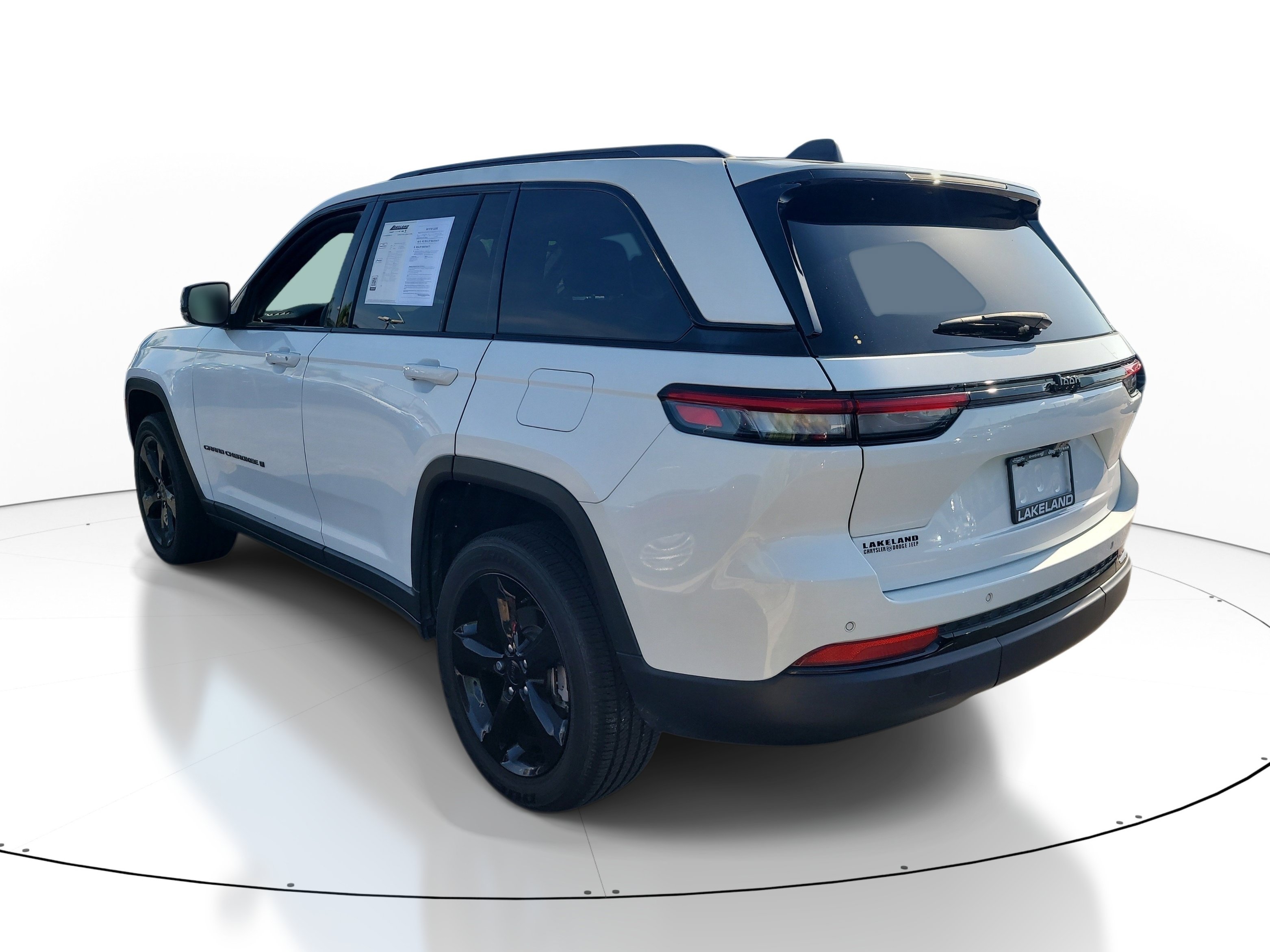 Used 2024 Jeep Grand Cherokee Altitude RWD image 6