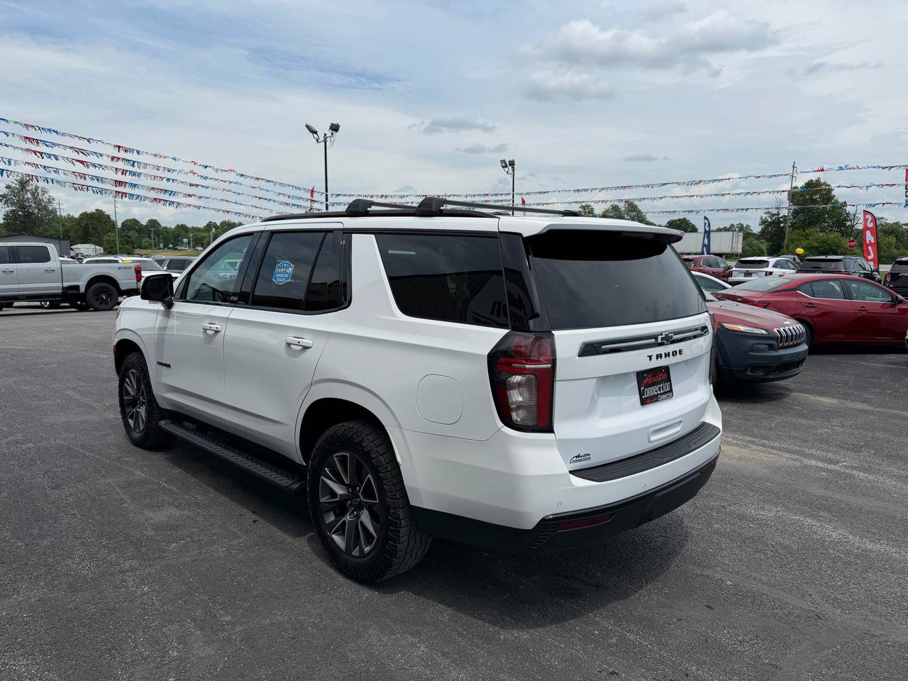 Used 2023 Chevrolet Tahoe Z71 w/ Luxury Package AWD/4WD image 8