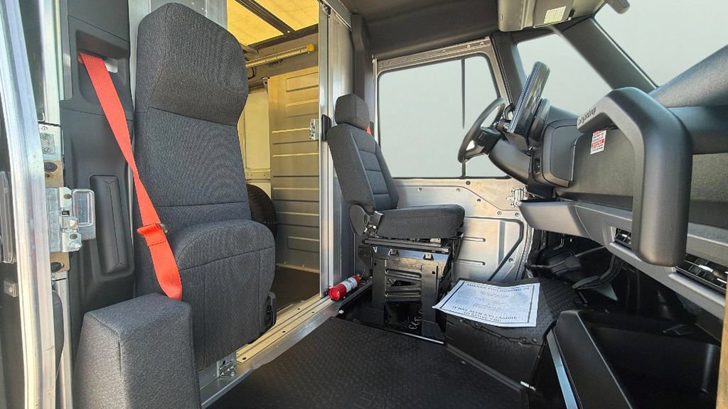 Used 2024 Chevrolet Brightdrop 400 w/ Commercial Equipment Package AWD/4WD image 33