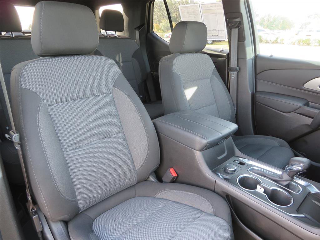 Used 2023 Chevrolet Traverse LT w/ Rear Camera Mirror Package image 8