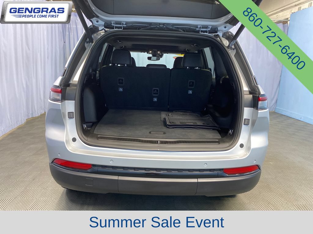 Used 2024 Jeep Grand Cherokee Altitude AWD/4WD image 33