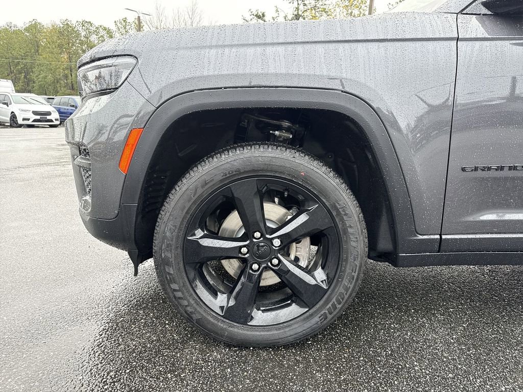 New 2025 Jeep Grand Cherokee Altitude image 10