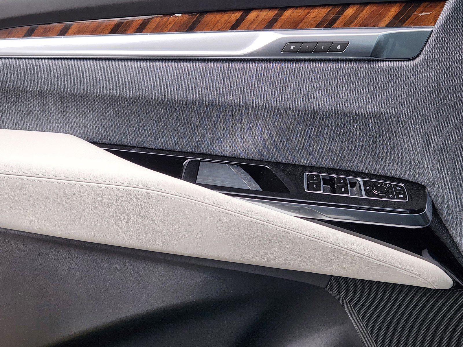 New 2026 Cadillac Escalade ESV Platinum Sport w/ LPO, ONYX Package image 18