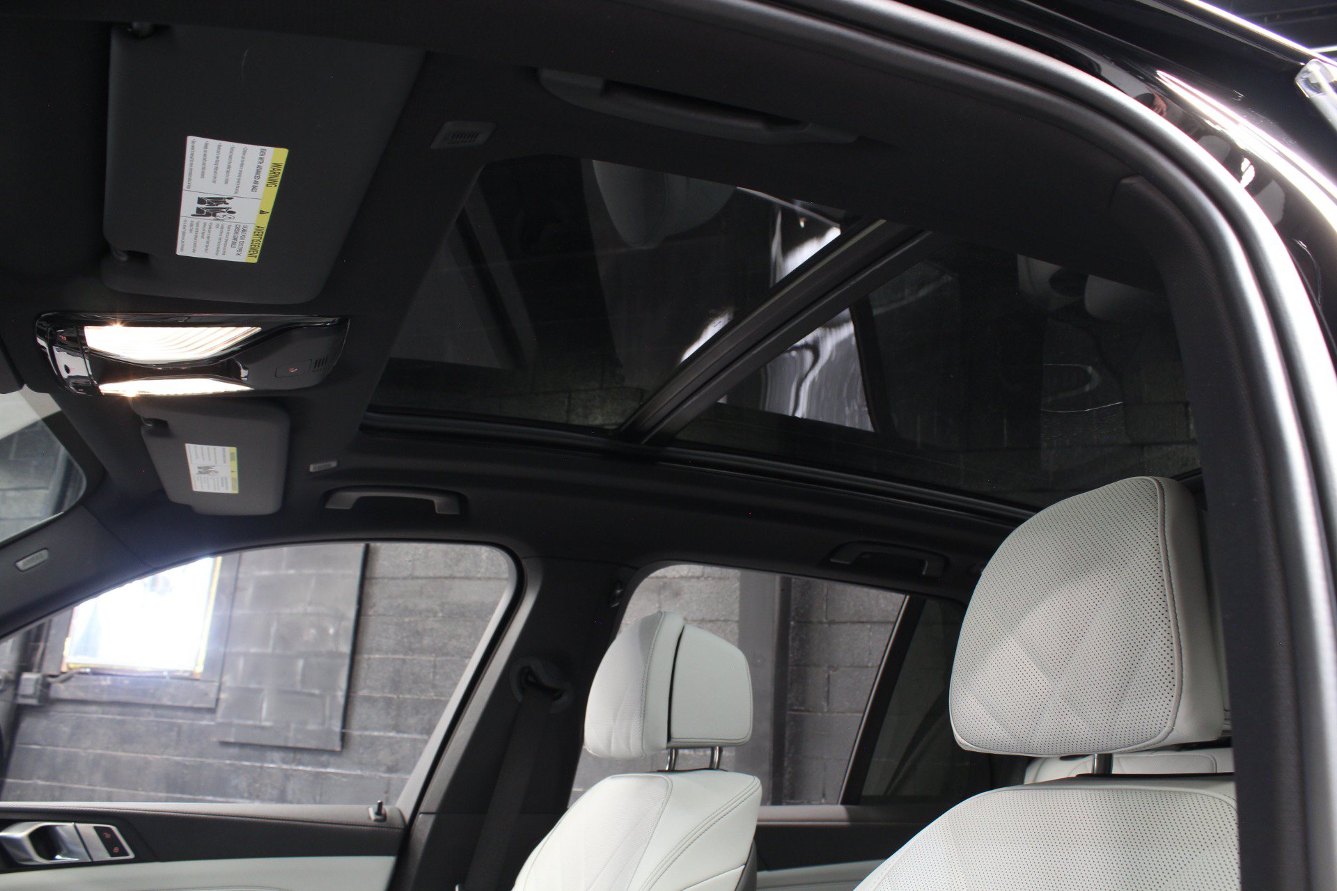 Used 2024 BMW X5 sDrive40i w/ Premium Package RWD image 23