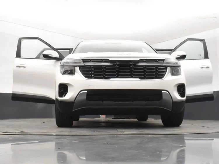 Used 2025 Kia Seltos S FWD image 11