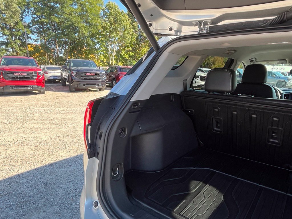 Used 2022 GMC Terrain SLT w/ LPO, Floor Liner Package AWD/4WD image 14
