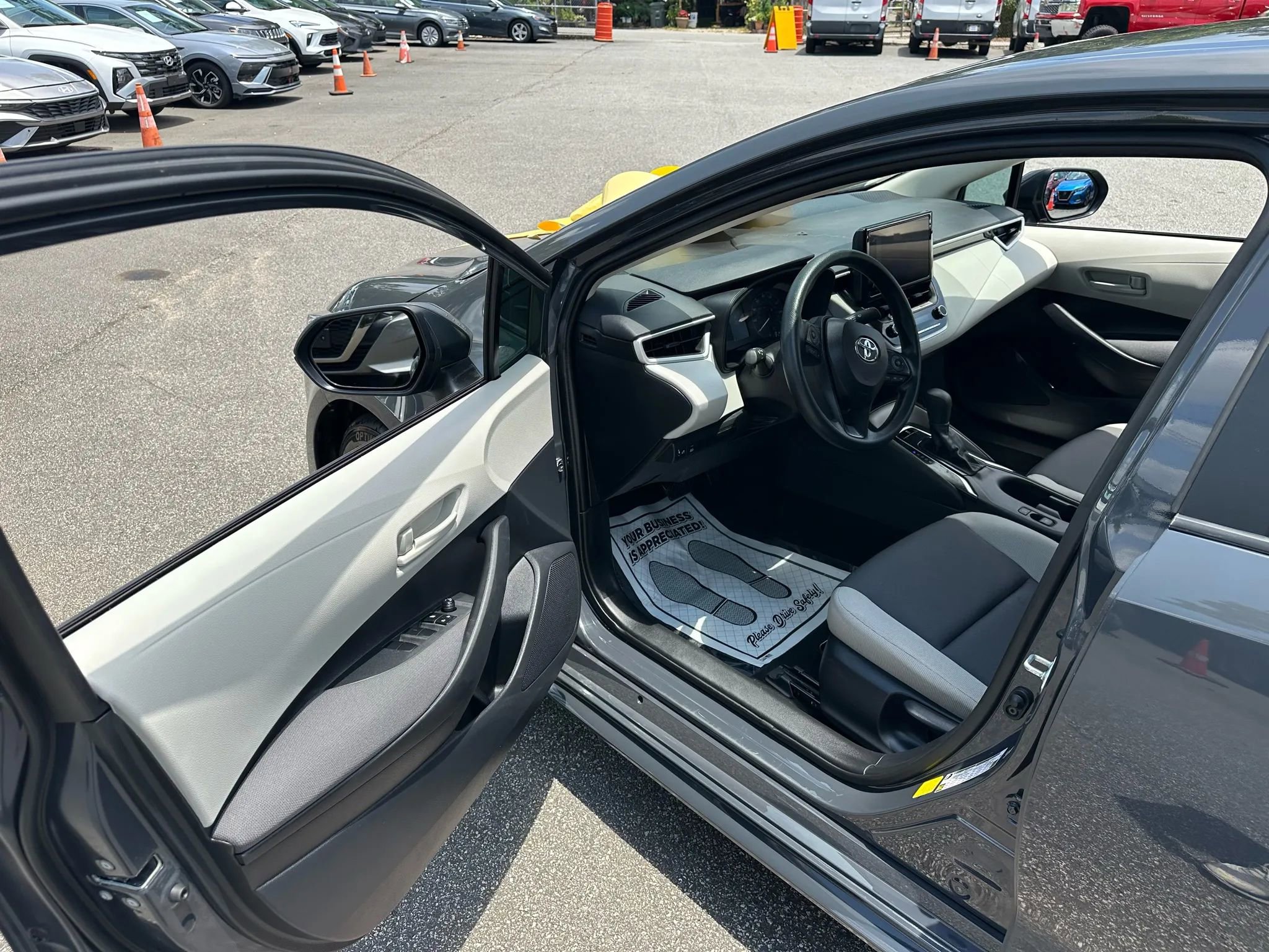 Used 2025 Toyota Corolla LE image 20