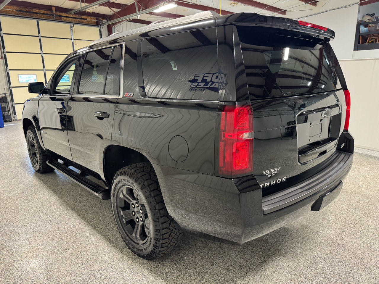 Used 2018 Chevrolet Tahoe LT w/ Luxury Package image 3