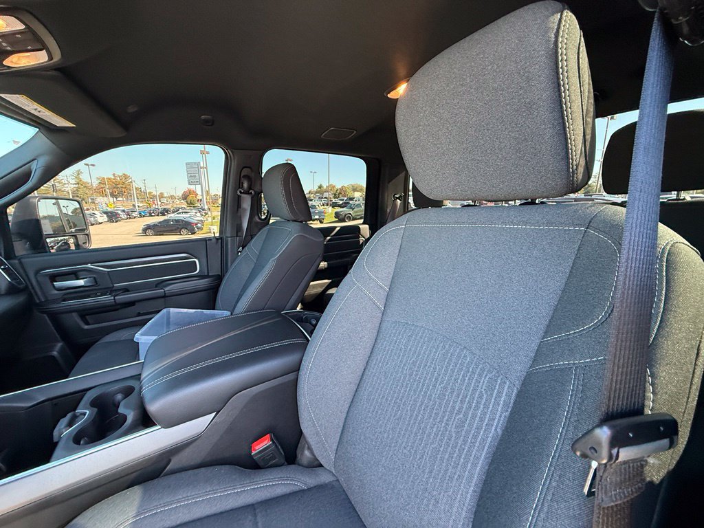 Used 2024 RAM 2500 Big Horn w/ Sport Appearance Package AWD/4WD image 15