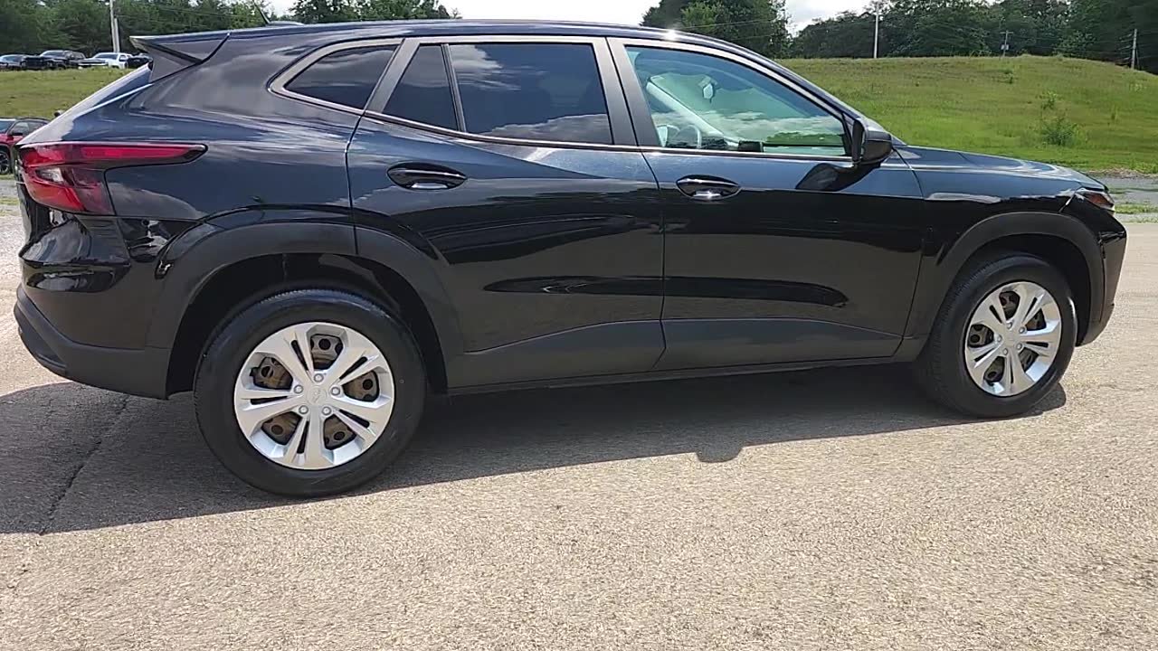 Used 2024 Chevrolet Trax LS w/ Driver Confidence Package FWD image 9