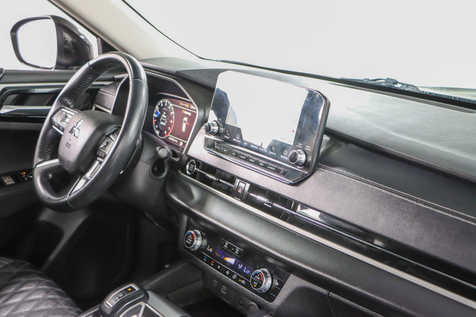 Used 2023 Mitsubishi Outlander SEL image 25