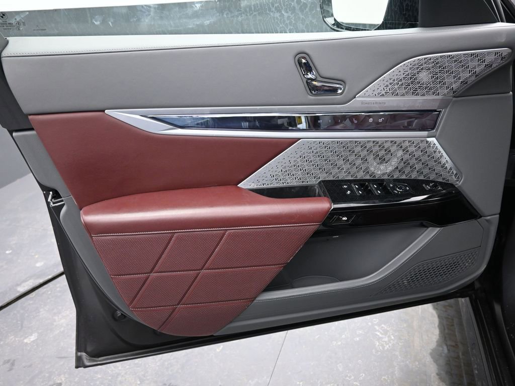 Used 2023 BMW 760i xDrive image 42