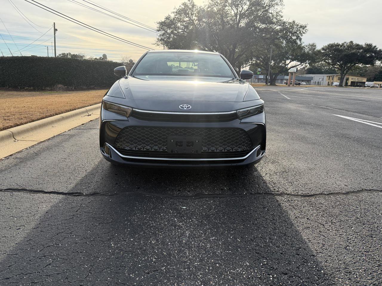 Used 2025 Toyota Crown XLE AWD/4WD image 3