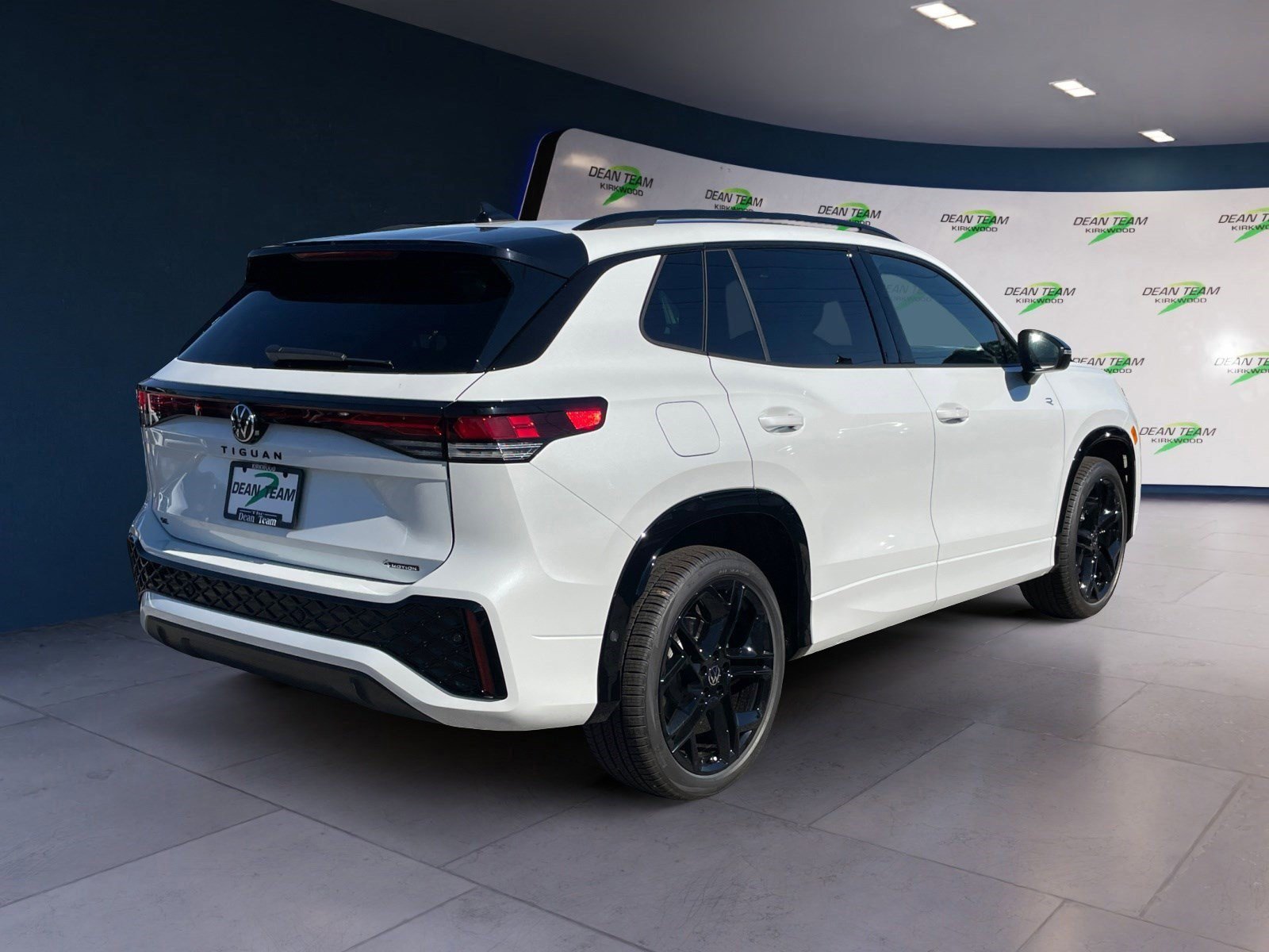 New 2026 Volkswagen Tiguan SE R-Line AWD/4WD image 3
