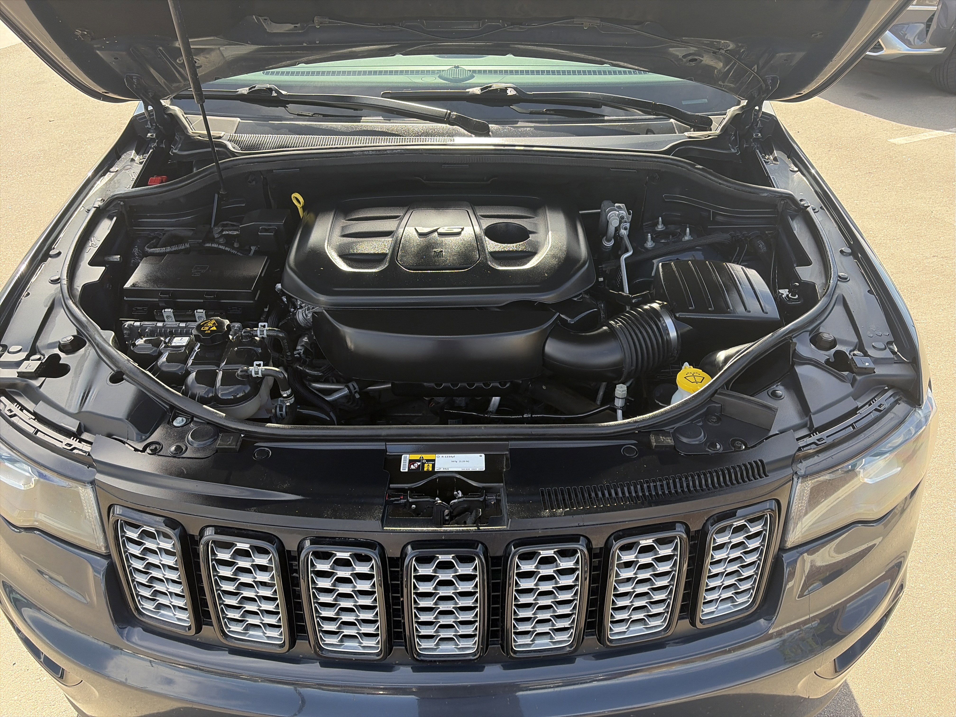 Used 2018 Jeep Grand Cherokee Altitude AWD/4WD image 8