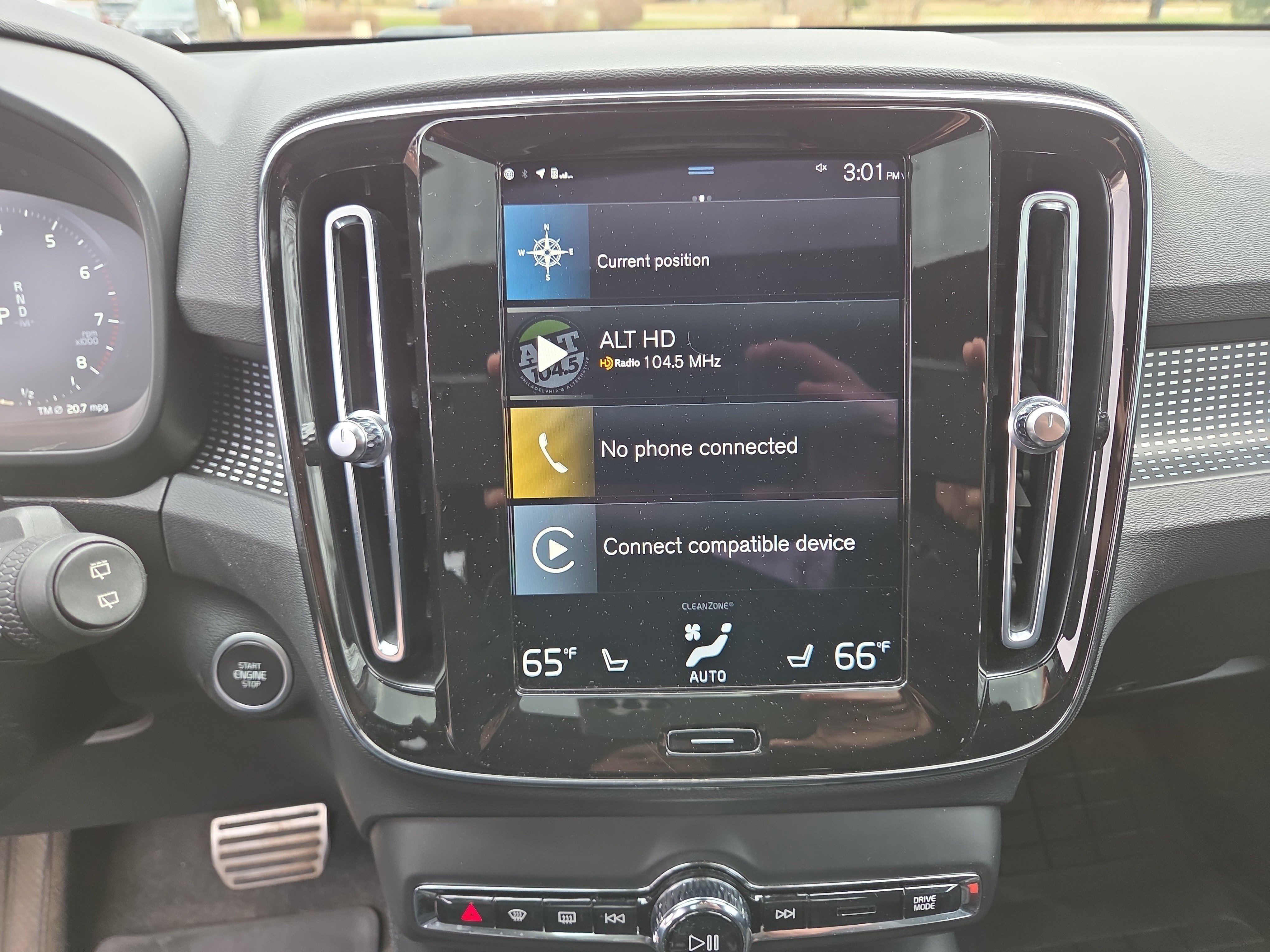 Used 2021 Volvo XC40 T5 R-Design w/ Climate Package image 26