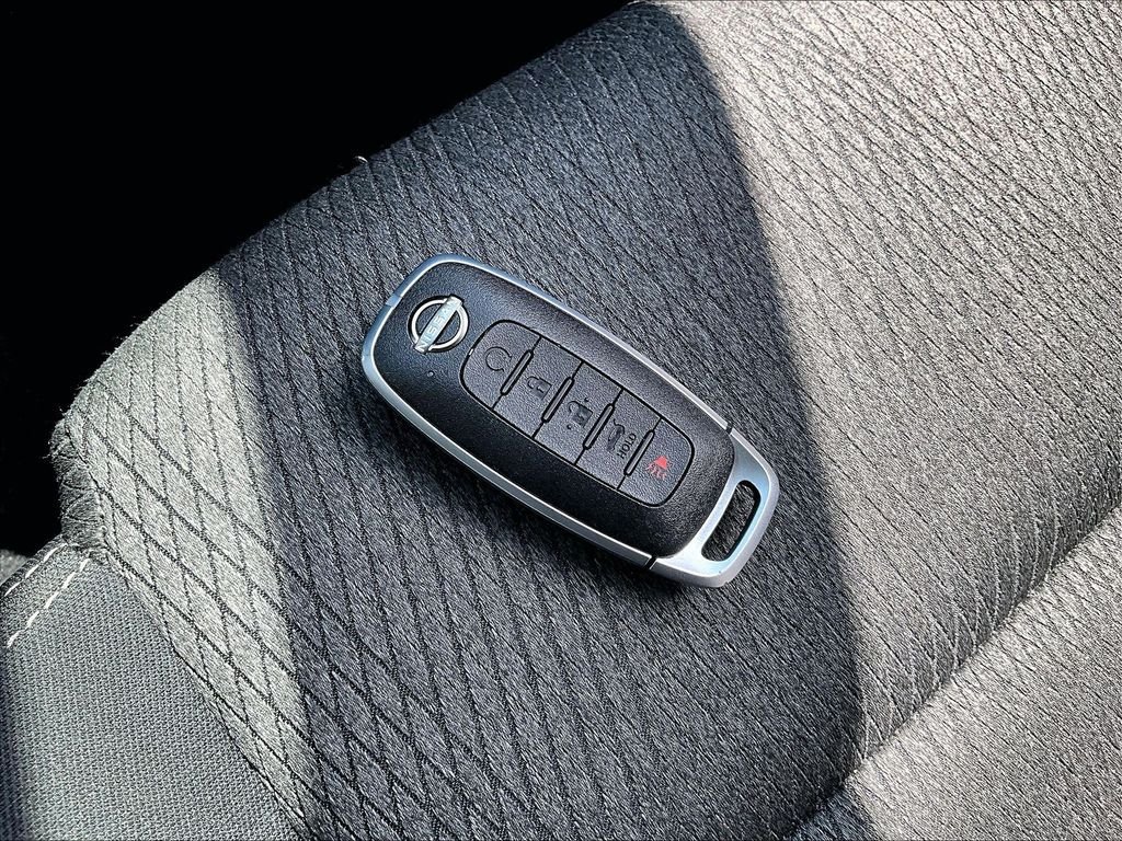 Certified 2026 Nissan Rogue SV AWD/4WD image 30