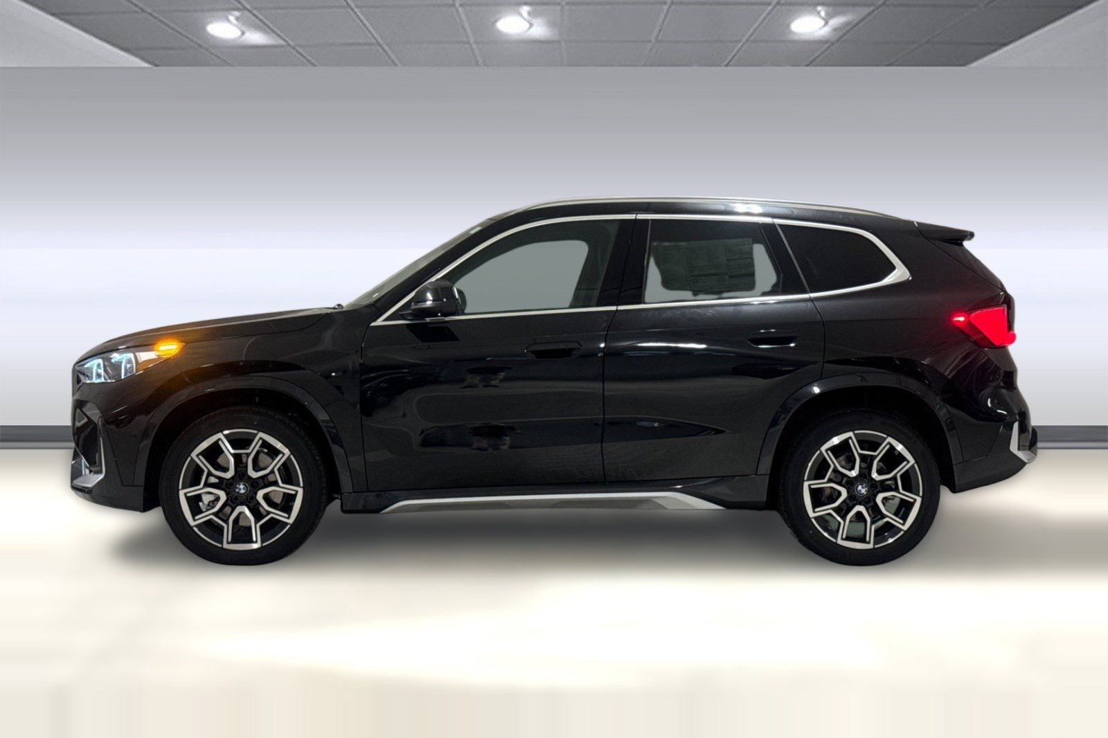 New 2026 BMW X1 xDrive28i w/ Technology Package AWD/4WD image 2