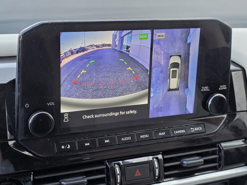 Used 2025 Nissan Pathfinder SL image 16