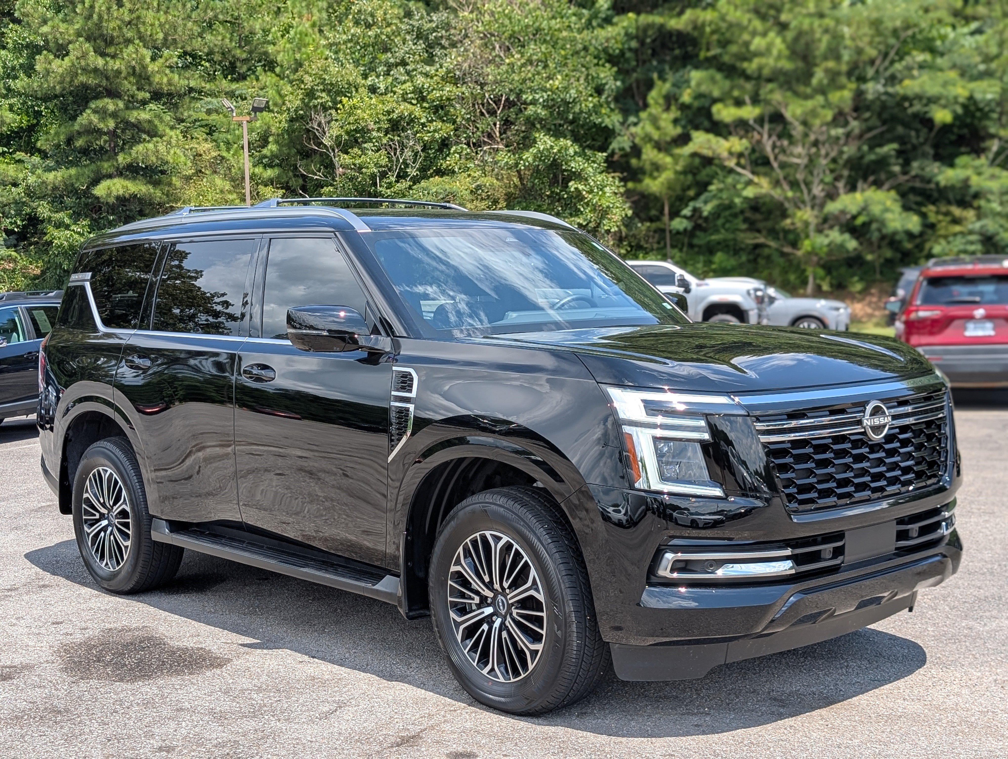 Used 2025 Nissan Armada SL w/ Captain's Chari Seat Package AWD/4WD image 11
