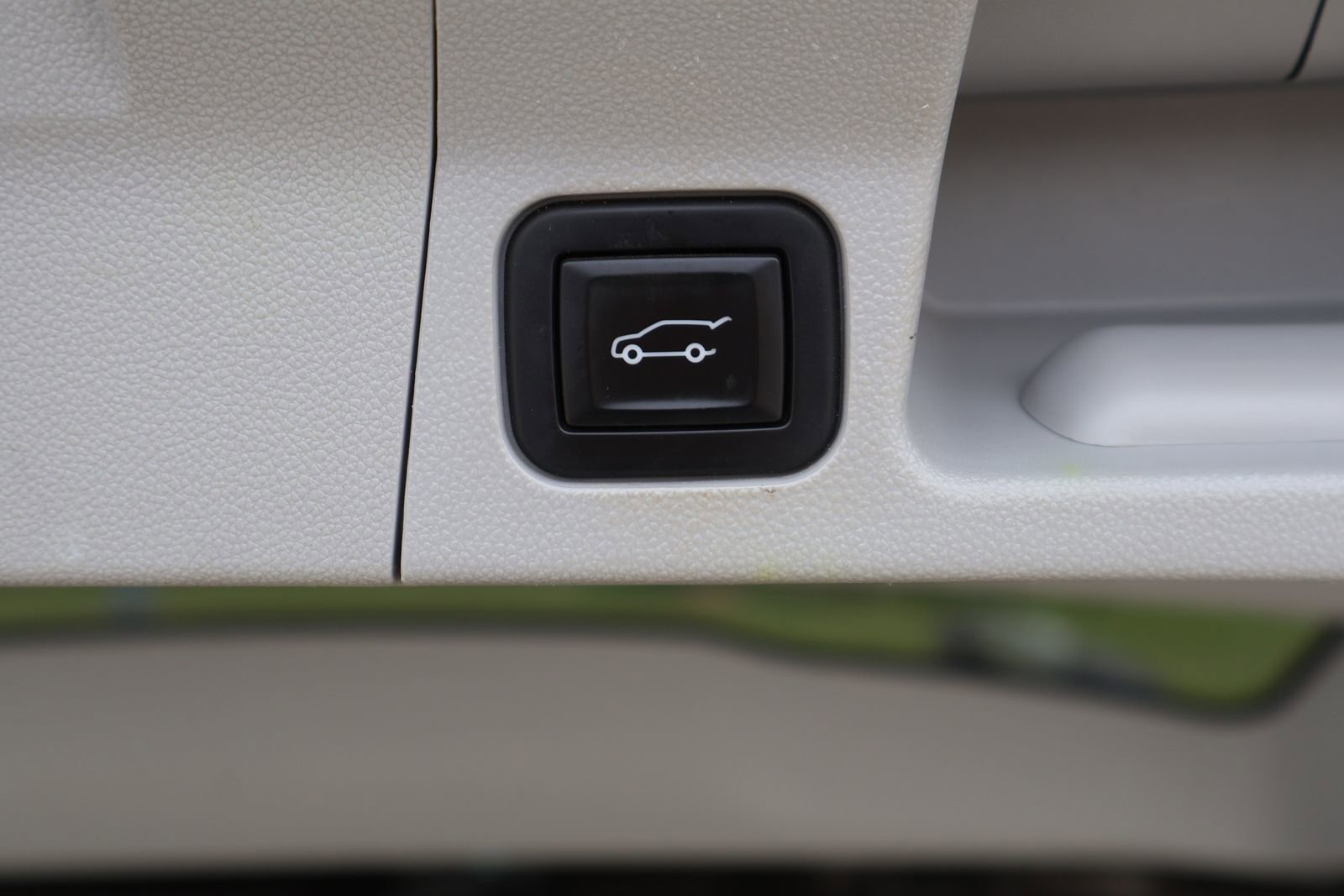Used 2020 GMC Acadia SLT FWD image 12