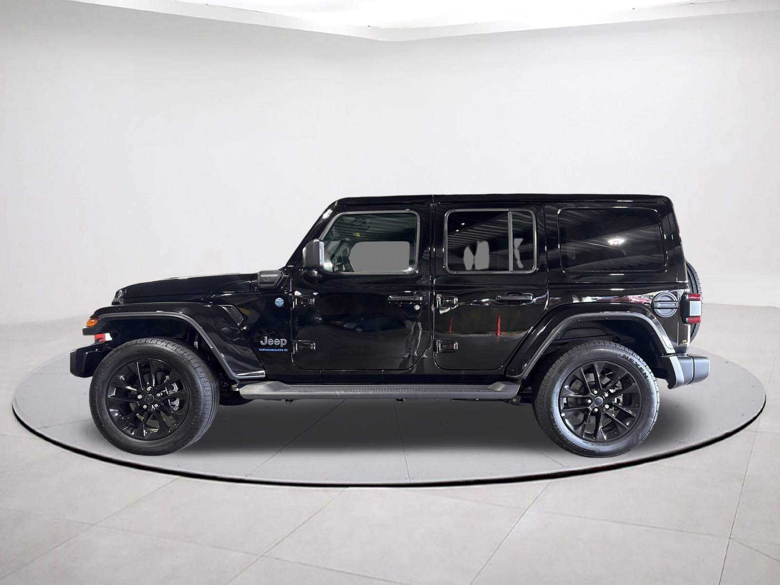 Certified 2025 Jeep Wrangler Sahara image 34