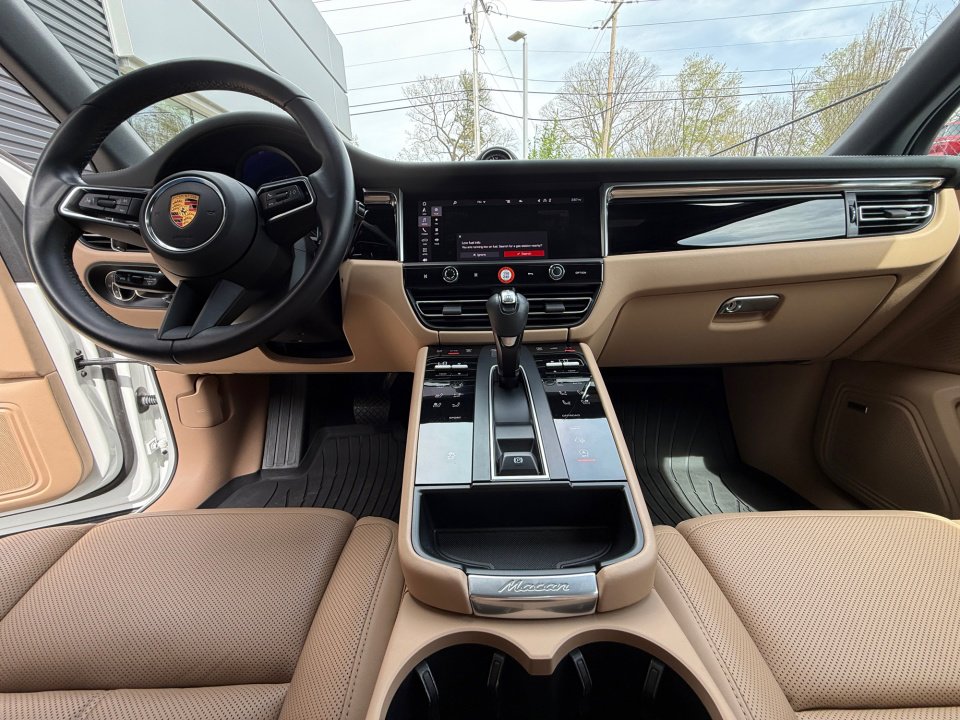 Certified 2023 Porsche Macan image 16