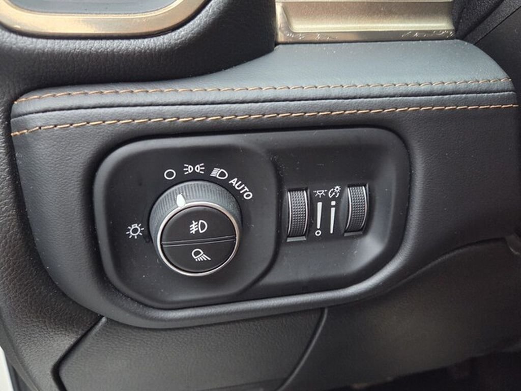 Used 2024 RAM 3500 Limited w/ Towing Technology Group AWD/4WD image 32