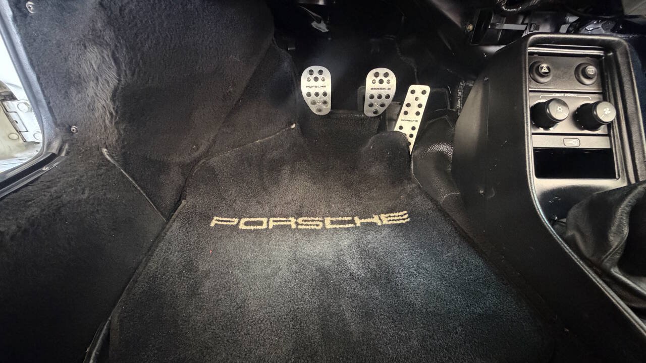 Used 1987 Porsche 911 Carrera RWD image 31