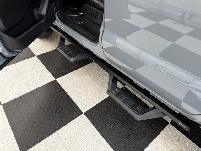Used 2024 Nissan Frontier PRO-4X AWD/4WD image 30