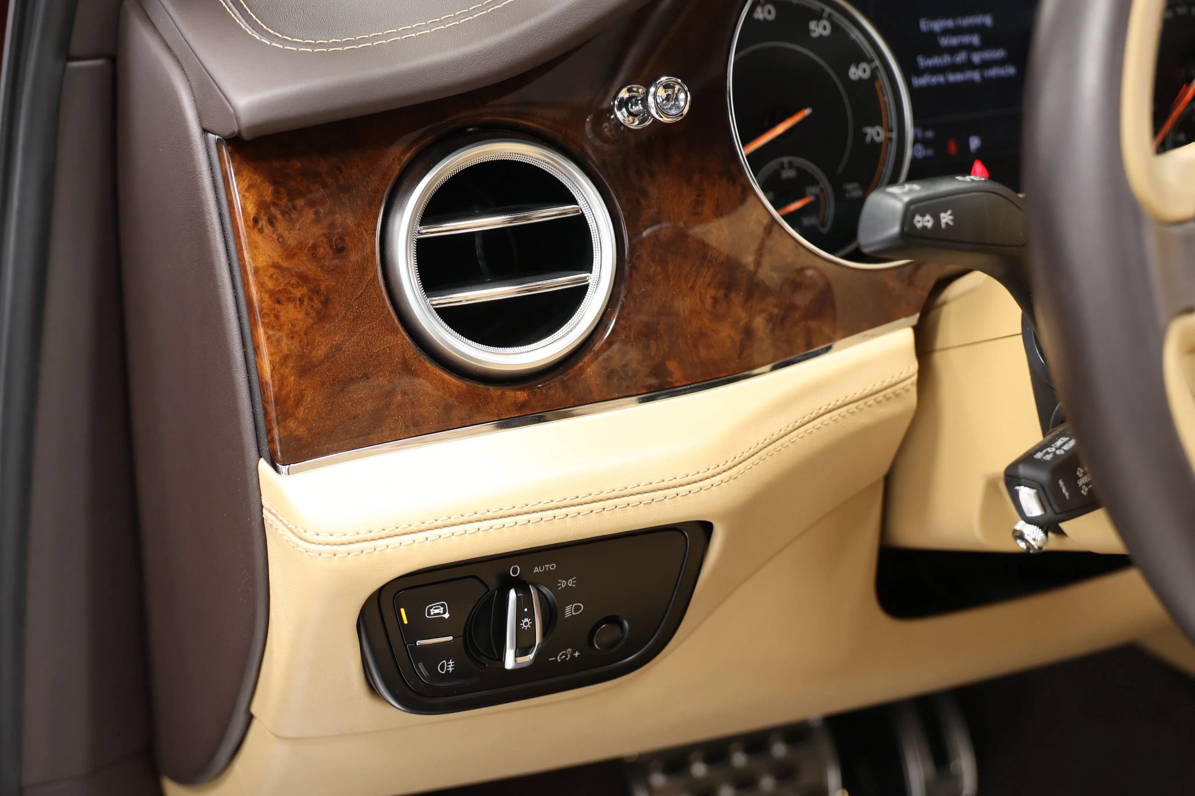 Used 2018 Bentley Bentayga AWD/4WD image 21