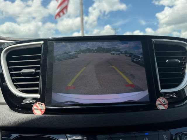 Used 2024 Chrysler Pacifica Touring-L FWD image 12