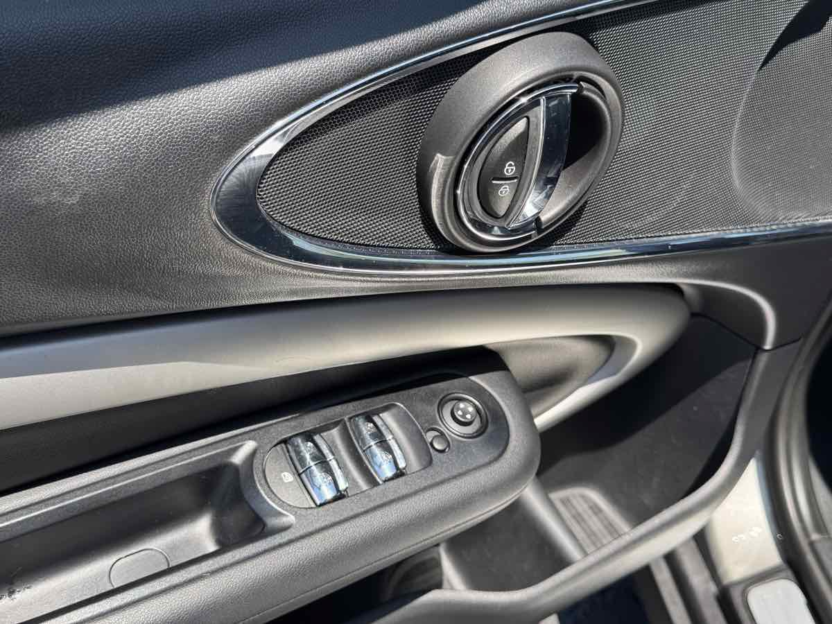 Used 2016 MINI Cooper Clubman FWD image 23
