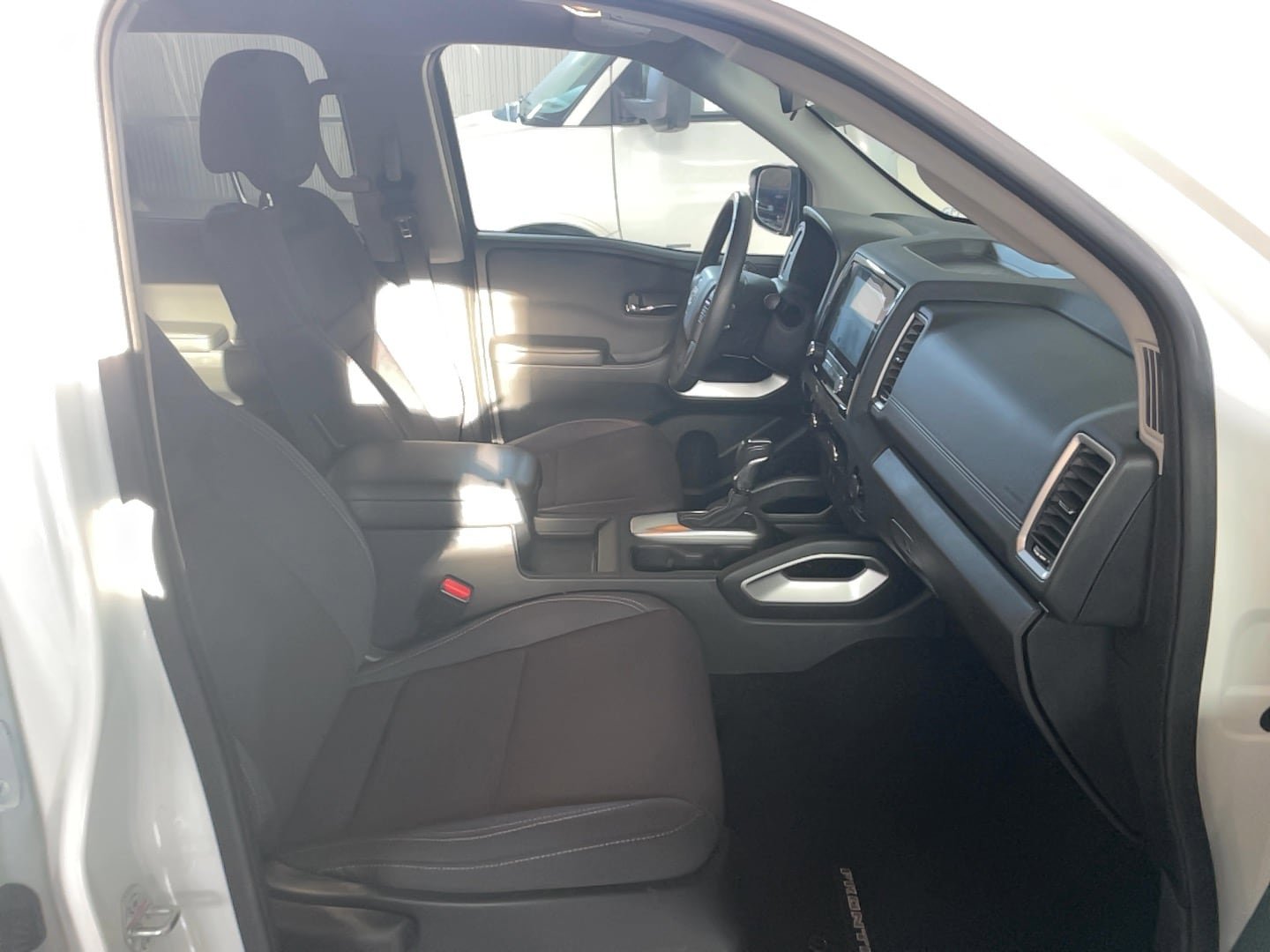 Used 2024 Nissan Frontier SV w/ Hardbody Edition AWD/4WD image 23