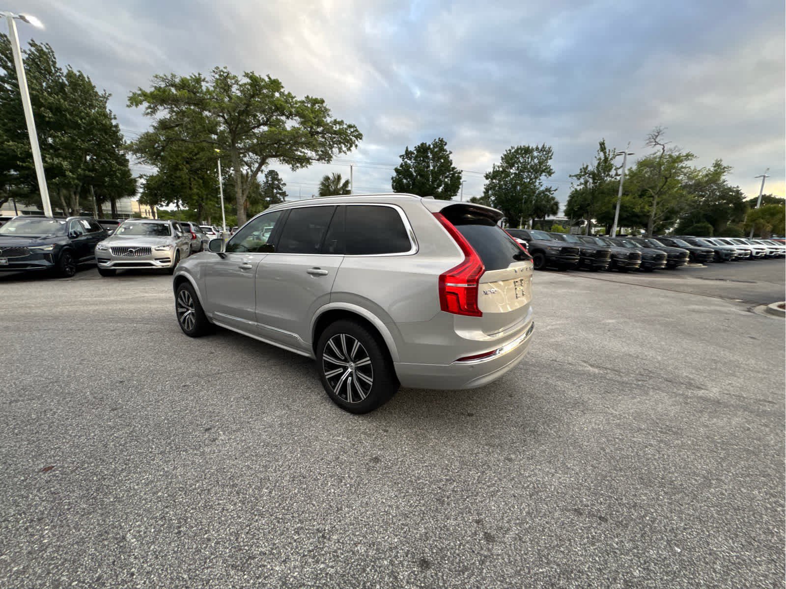 Certified 2025 Volvo XC90 B5 Core AWD/4WD image 17