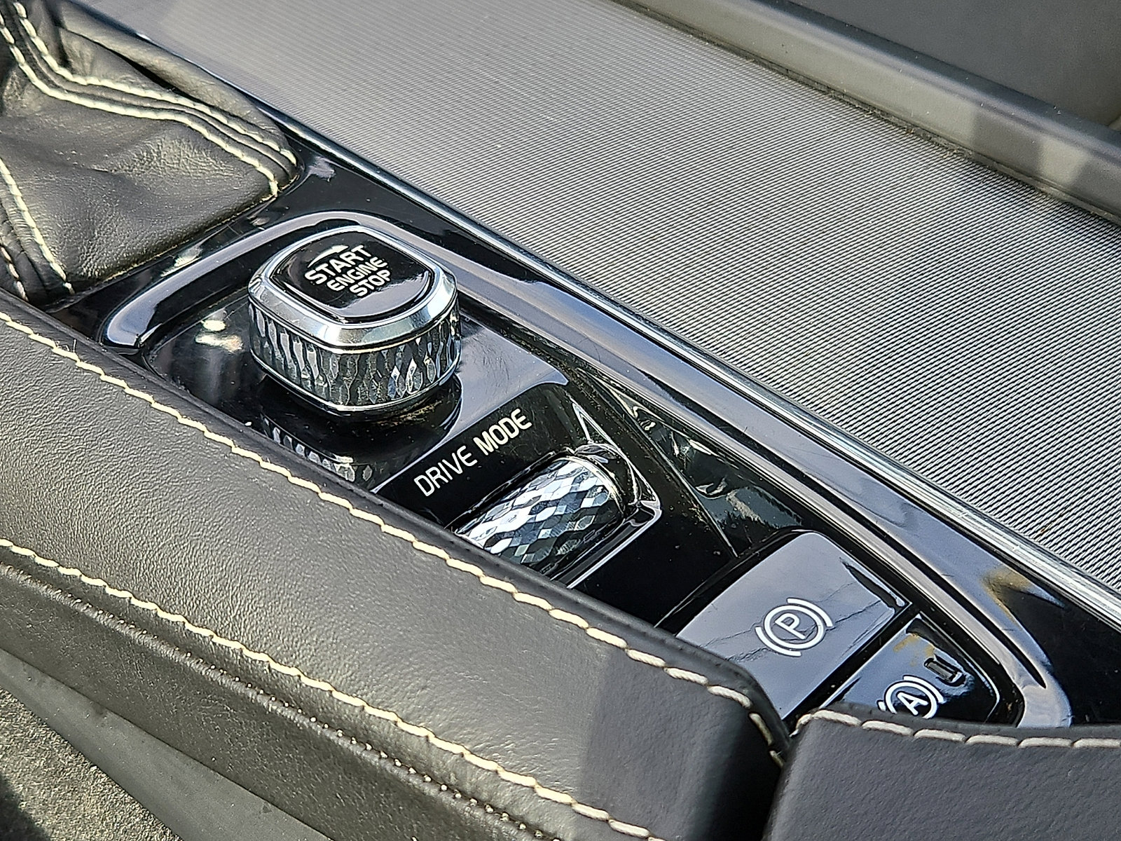 Used 2020 Volvo S90 T6 R-Design image 25