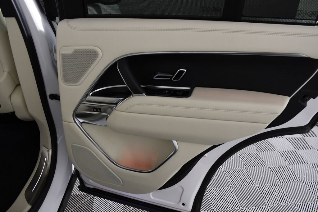Used 2024 Land Rover Range Rover SE image 19