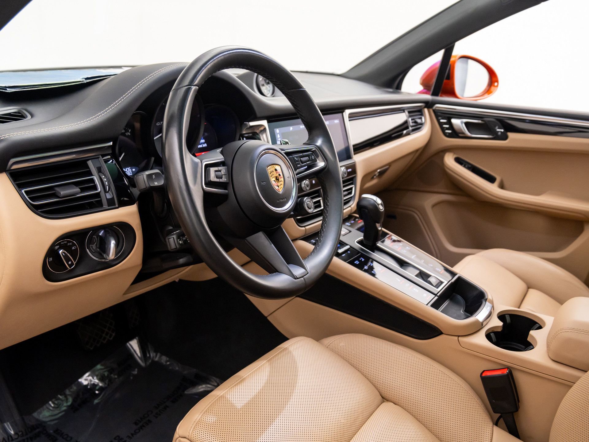 Certified 2022 Porsche Macan GTS image 4